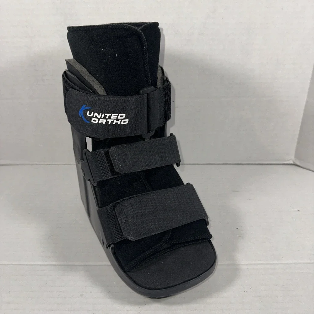 United Ortho USA14013 Adult Short Cam Walker‎ Fracture Boot, S/M, Black